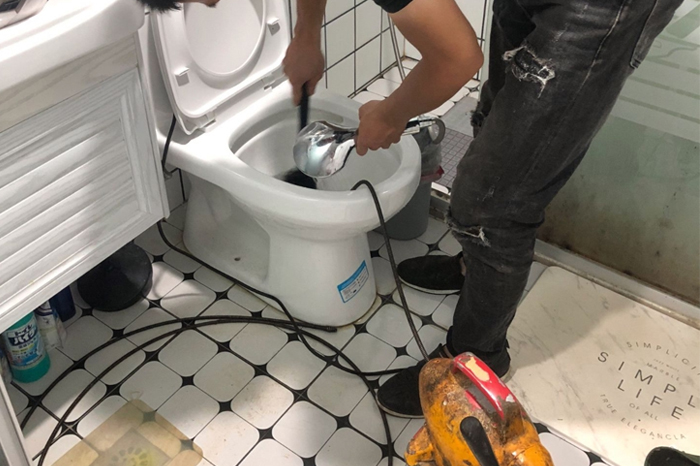 石峰马桶堵塞自己疏通还是找师傅？专业上门服务让你省时更省心